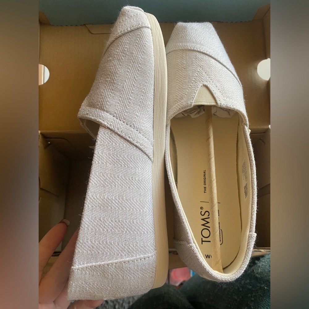 Natural Metallic Herringbone Alpargatas Toms size 6.5